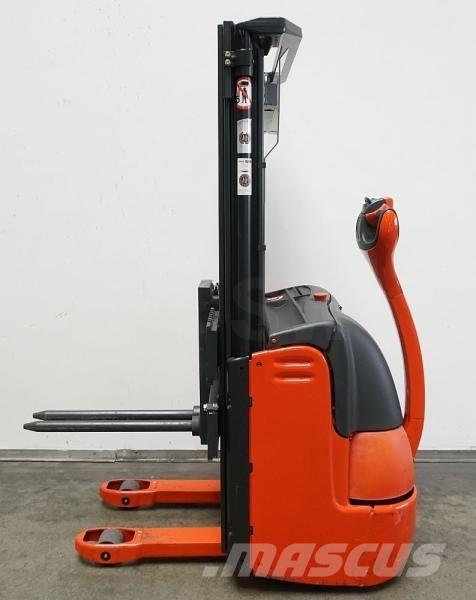 Linde L 10 379 Самохідні електроштабелери