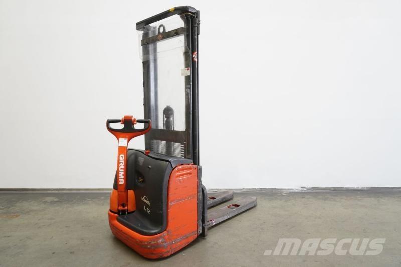 Linde L 12 379 Самохідні електроштабелери