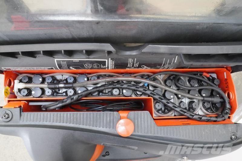 Linde L 12 379 Самохідні електроштабелери