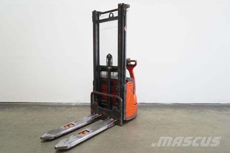 Linde L 12 379 Самохідні електроштабелери