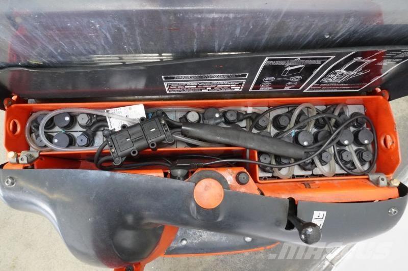 Linde L 12 379 Самохідні електроштабелери