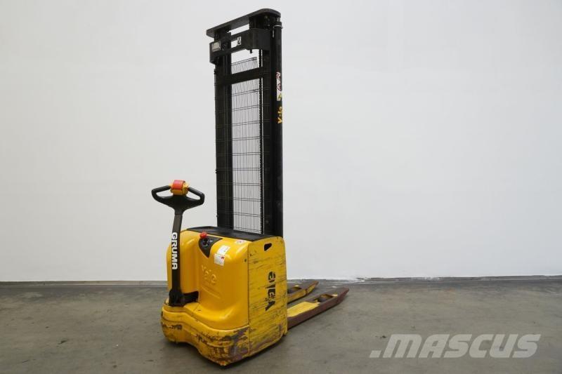 Yale MS12AC Самохідні електроштабелери