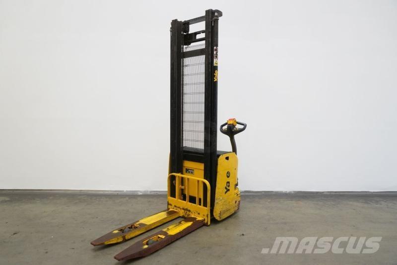 Yale MS12AC Самохідні електроштабелери