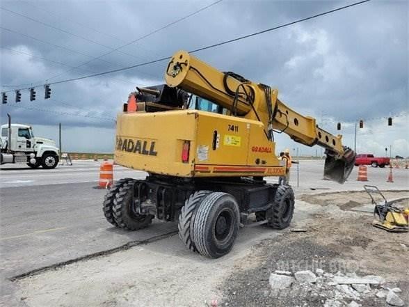 Gradall XL3300 V Колісні екскаватори