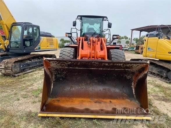 Hitachi ZW250-6 Фронтальні навантажувачі