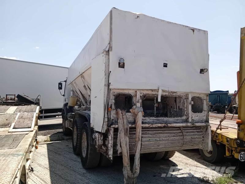 Renault Kerax Вантажівки / спеціальні