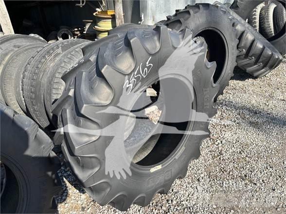 BKT 14.9R24 Шини