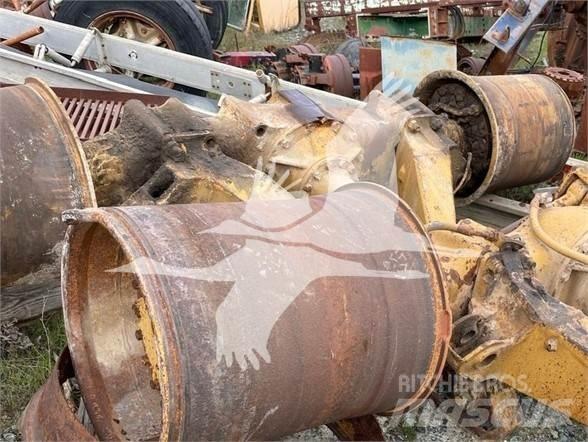 CAT D40D Зчленовані самоскиди