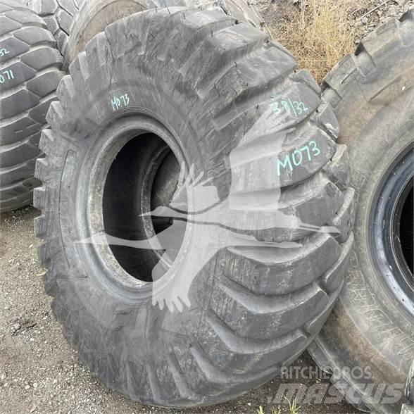 Titan 23.5x25 Шини
