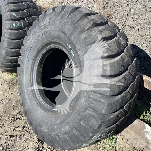 Titan 23.5x25 Шини