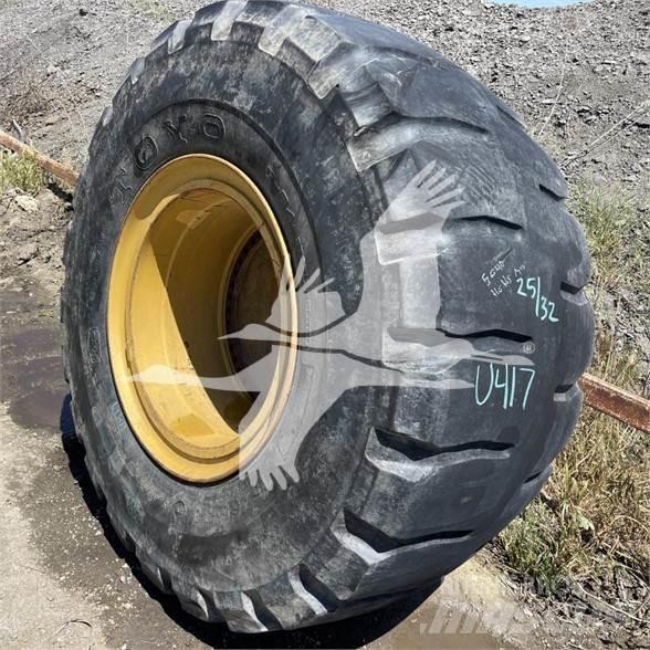 Toyo 35/65x33 Шини