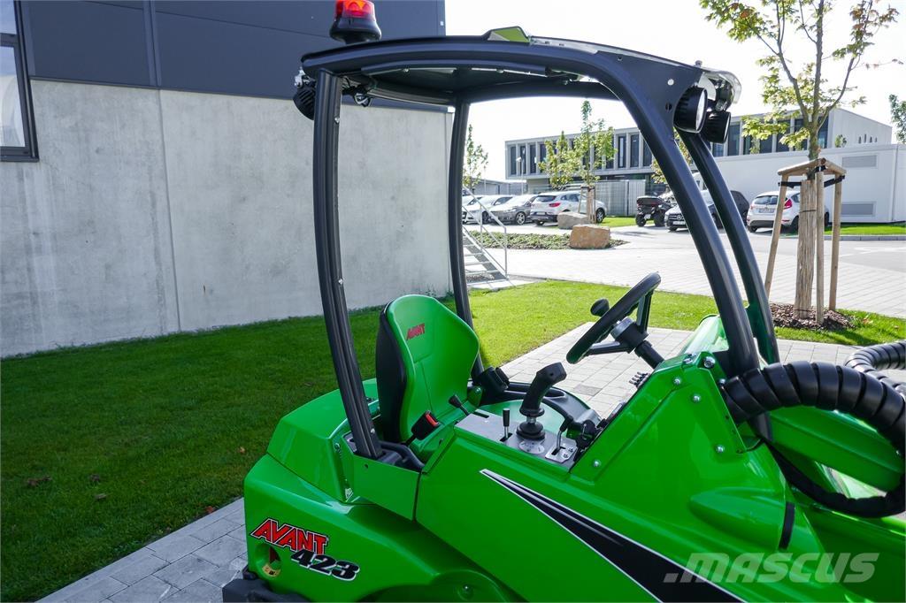 Avant M 423 Міні-екскаватори < 7т