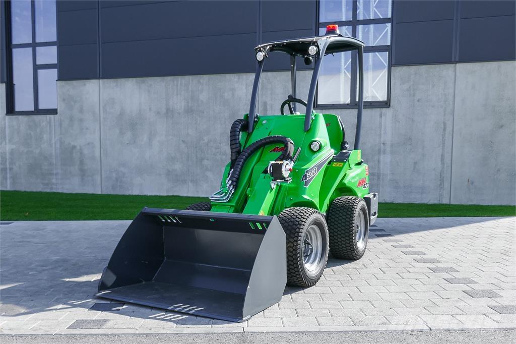 Avant M 423 Міні-екскаватори < 7т