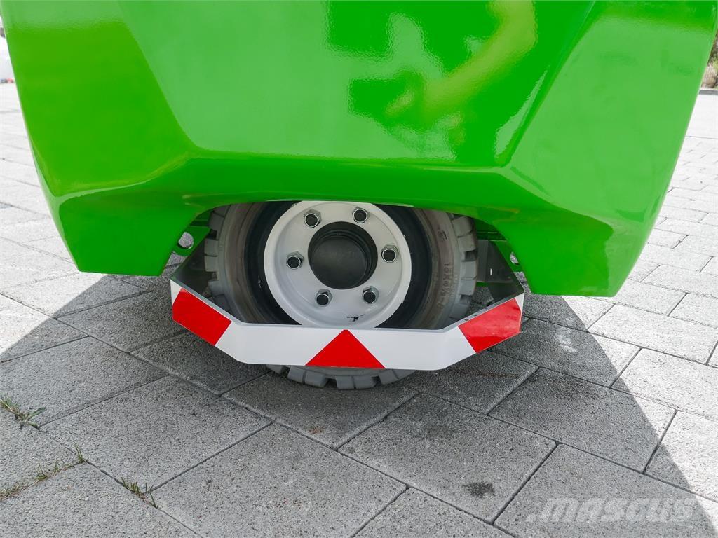 JMG MC 25S Телескопічні навантажувачі