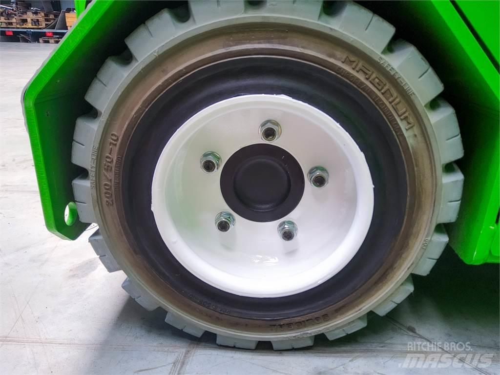 JMG MC 32S Телескопічні навантажувачі