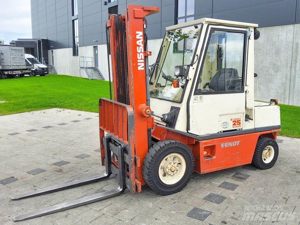Nissan EH02F25U Дизельні навантажувачі