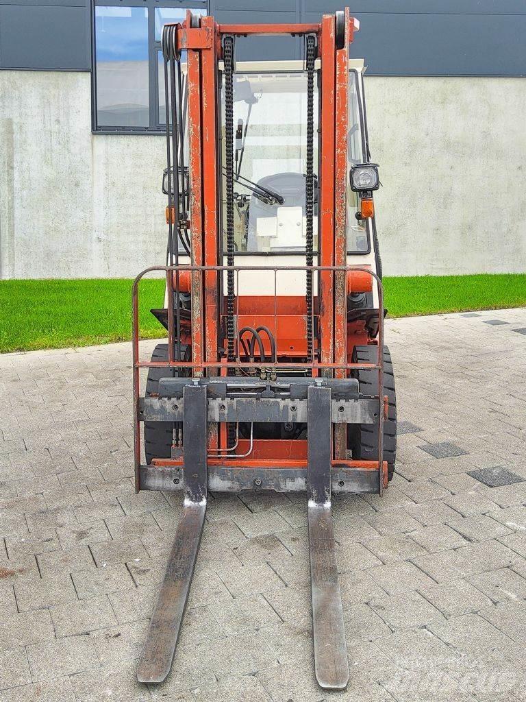 Nissan EH02F25U Дизельні навантажувачі