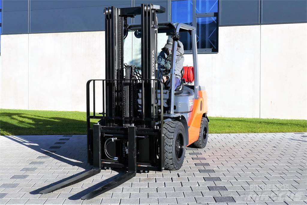 Toyota 02-8FGF30 Газові навантажувачі