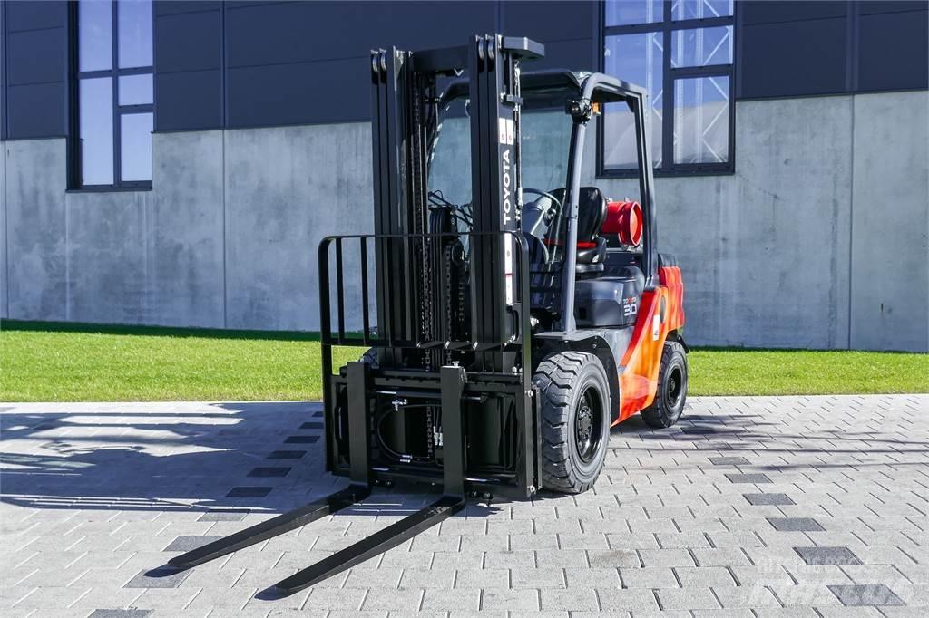 Toyota 02-8FGF30 Газові навантажувачі