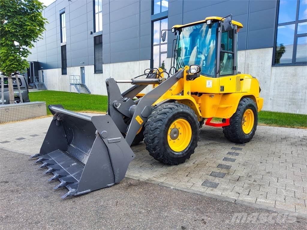 Volvo L 30G Міні-екскаватори < 7т