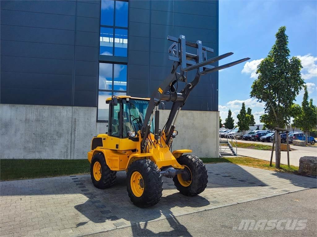 Volvo L 30G Міні-екскаватори < 7т