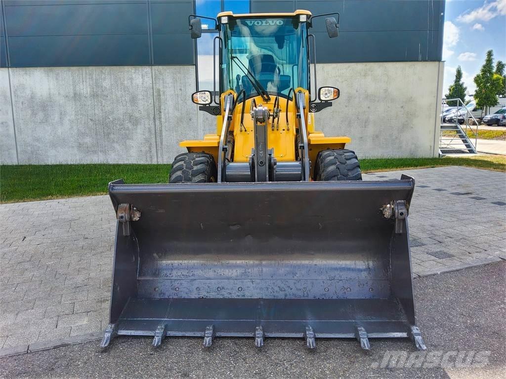 Volvo L 30G Міні-екскаватори < 7т