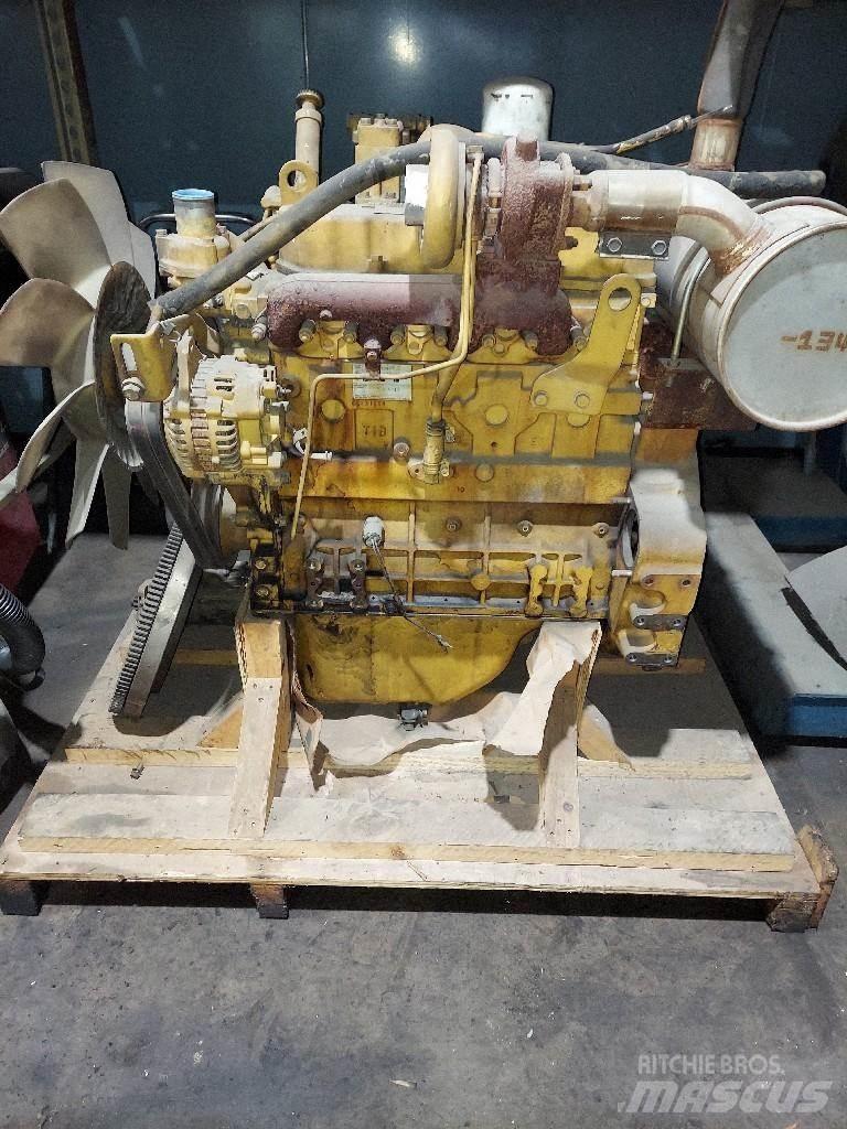 CAT 3064T Двигуни