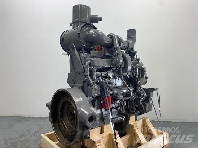 Komatsu M11-C Двигуни