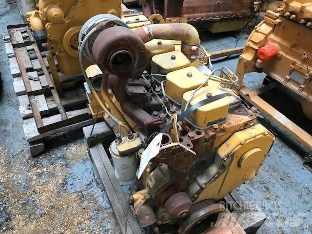 Komatsu S6D102 Двигуни