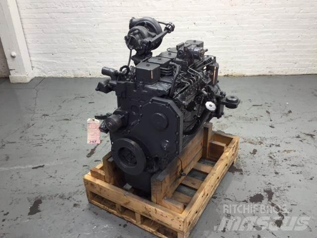 Komatsu SAA6D102 Двигуни