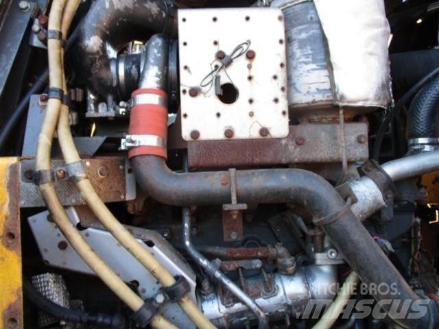 Komatsu SAA6D125E-5 Двигуни