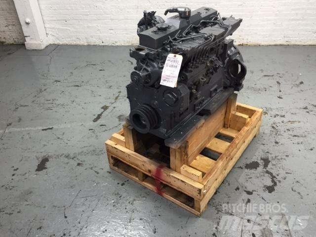 Komatsu SAA6D95 Двигуни