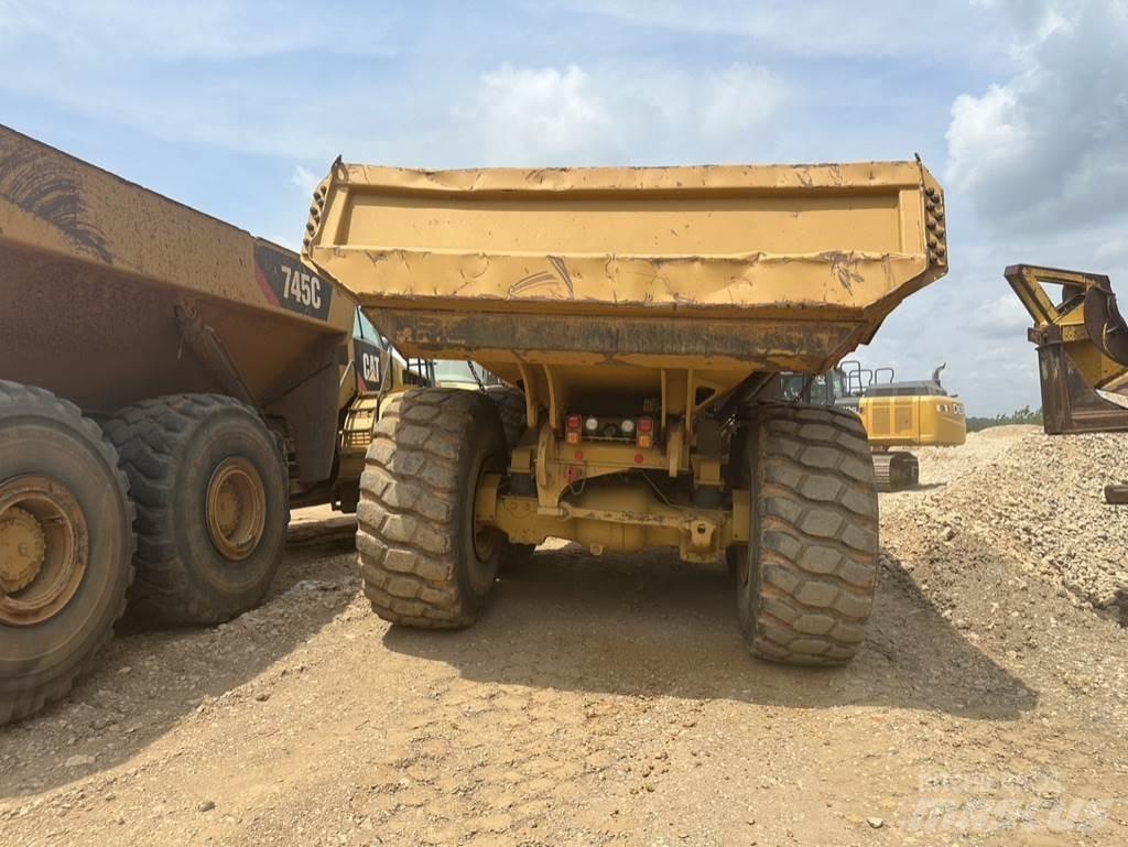 CAT 745 Зчленовані самоскиди