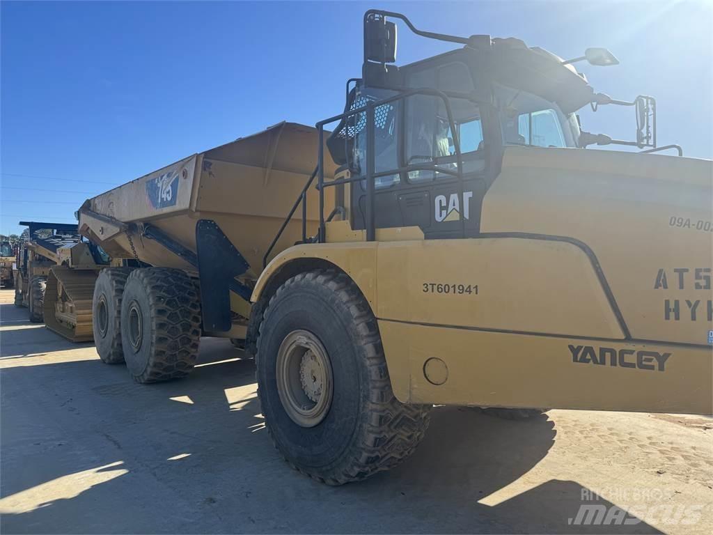 CAT 745 Зчленовані самоскиди