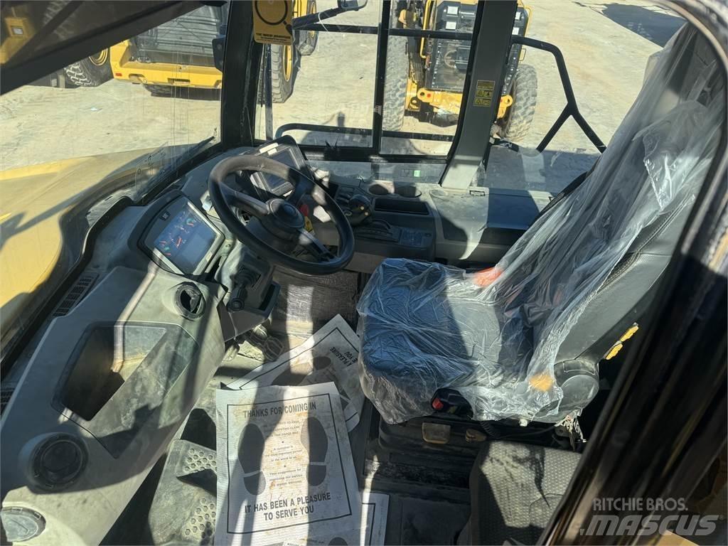 CAT 745 Зчленовані самоскиди