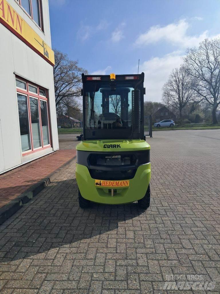 Clark S35D Дизельні навантажувачі