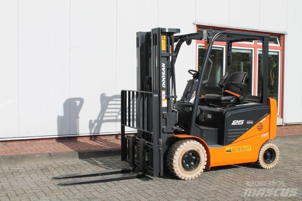 Doosan B25NS Електронавантажувачі