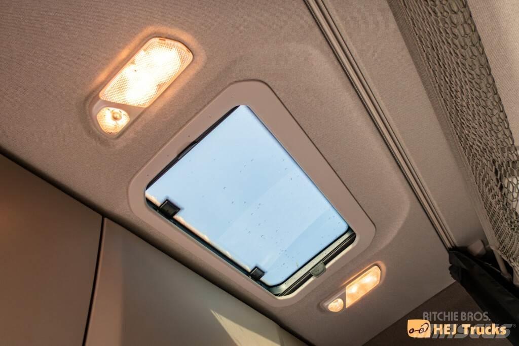 Scania R660 A6x2NB Тягачі