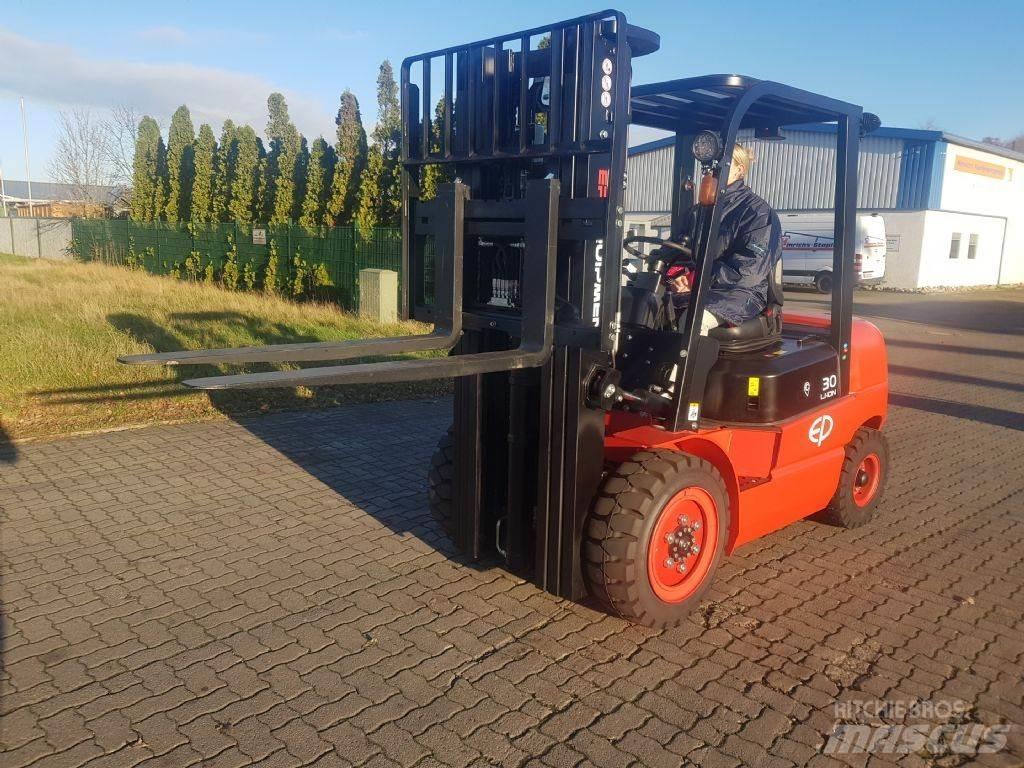 EP EFL302 Електронавантажувачі