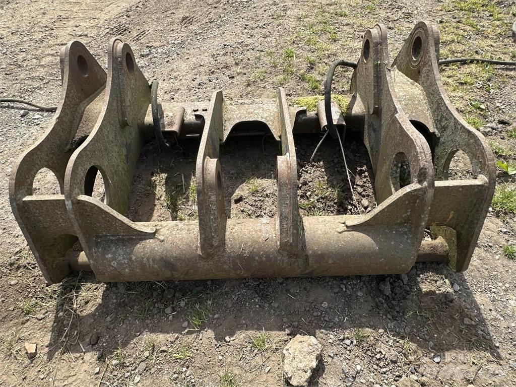 Volvo quick coupler Фронтальні навантажувачі