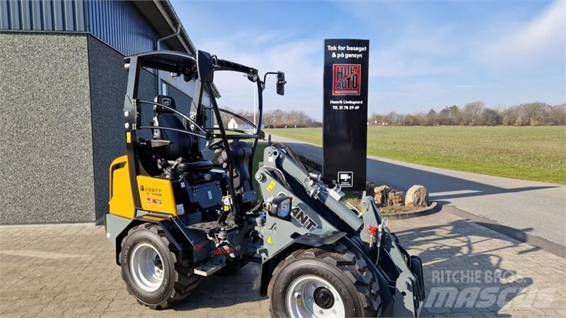 GiANT D337T Малі навантажувачі