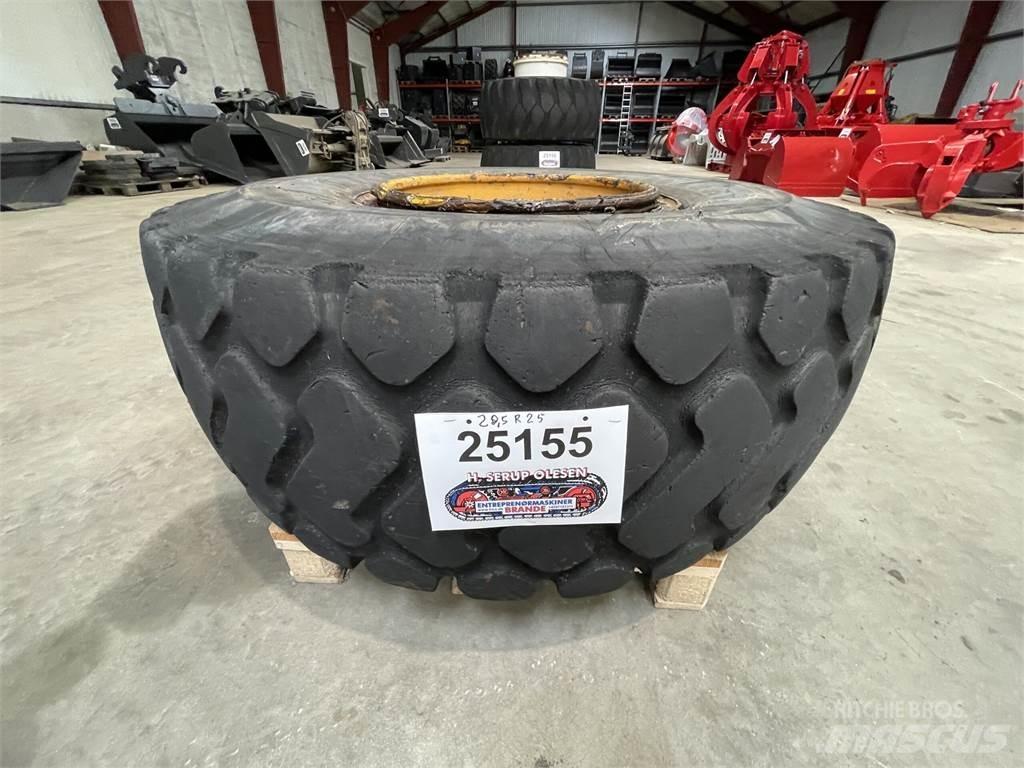  20.5xR25 Dæk på fælg Шини