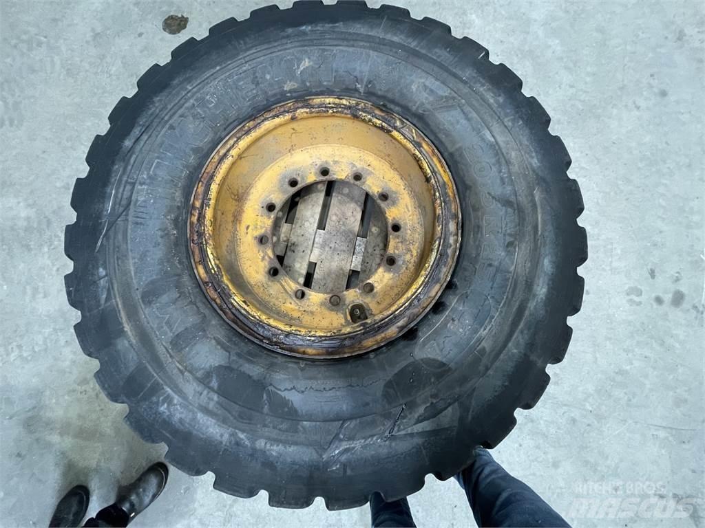  20.5xR25 Dæk på fælg Шини