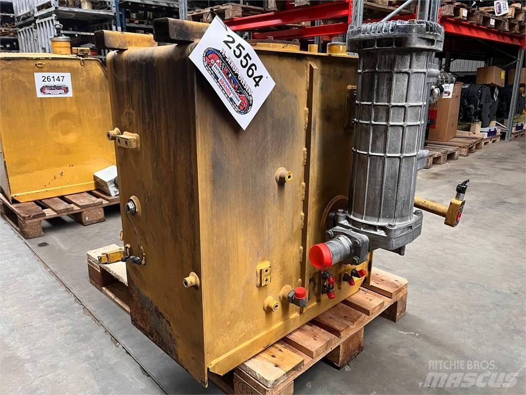 CAT 323D hydrauliktank Гідравліка