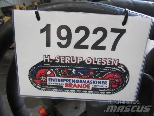 Volvo 230B Krøjegear Будтехніка - Інші