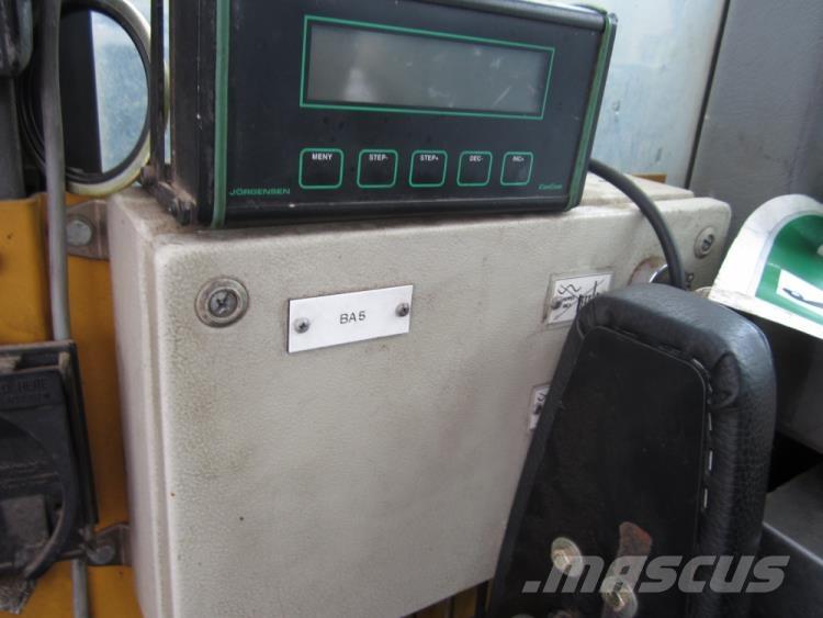 Volvo EC340 til ophug Гусеничні екскаватори