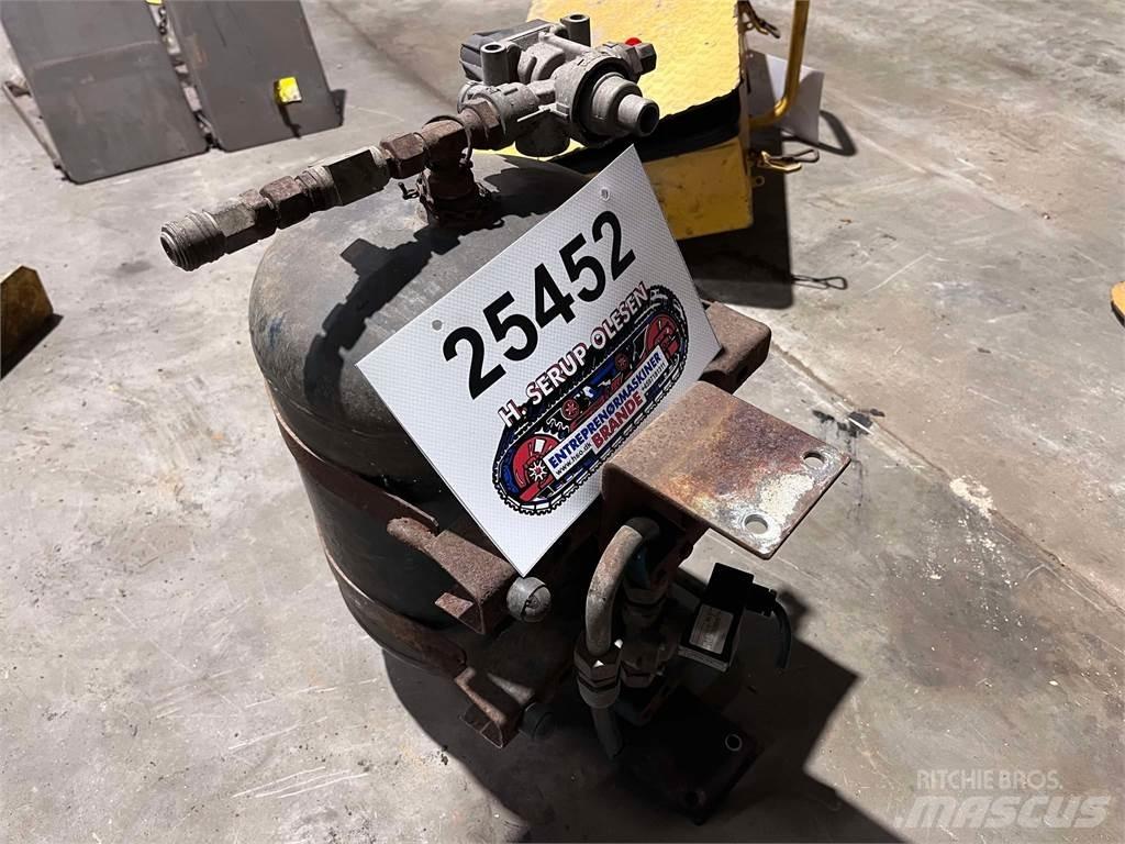 Volvo L120F lufttank Інше обладнання