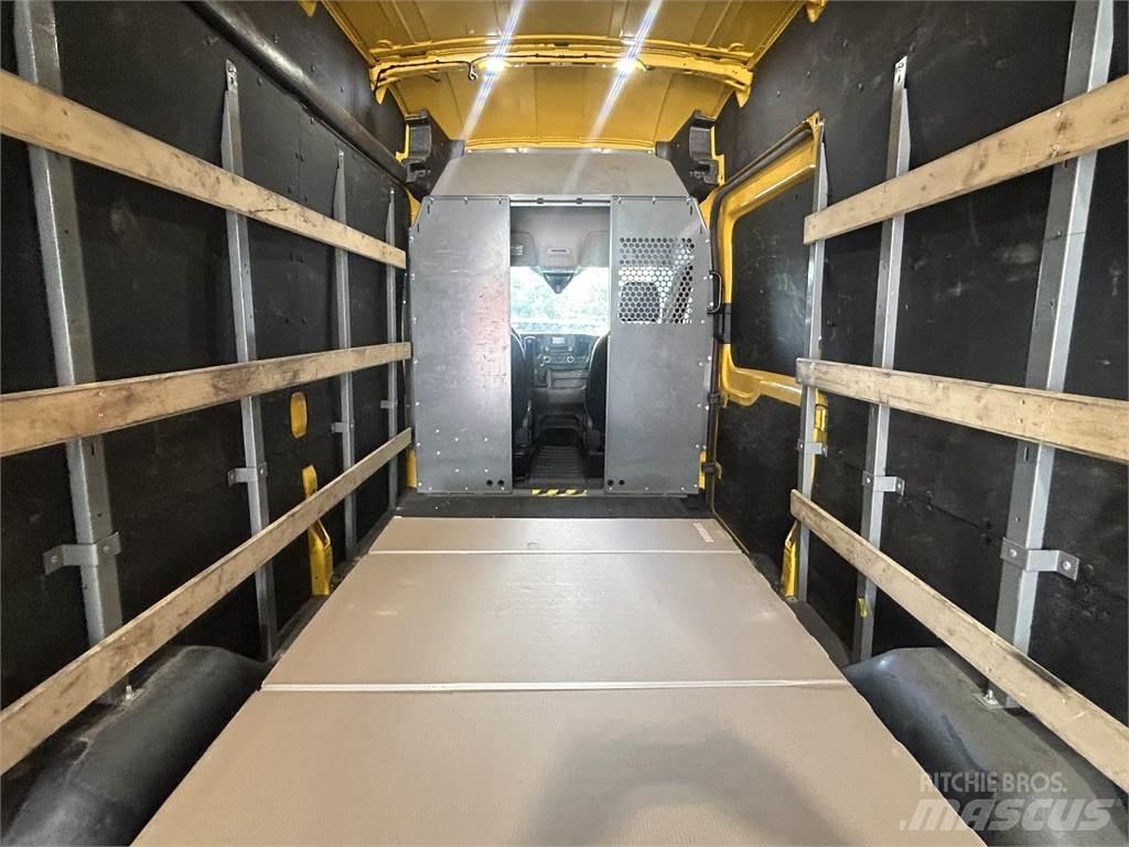 Ford Transit 250 Пікапи / Бічне розвантаження