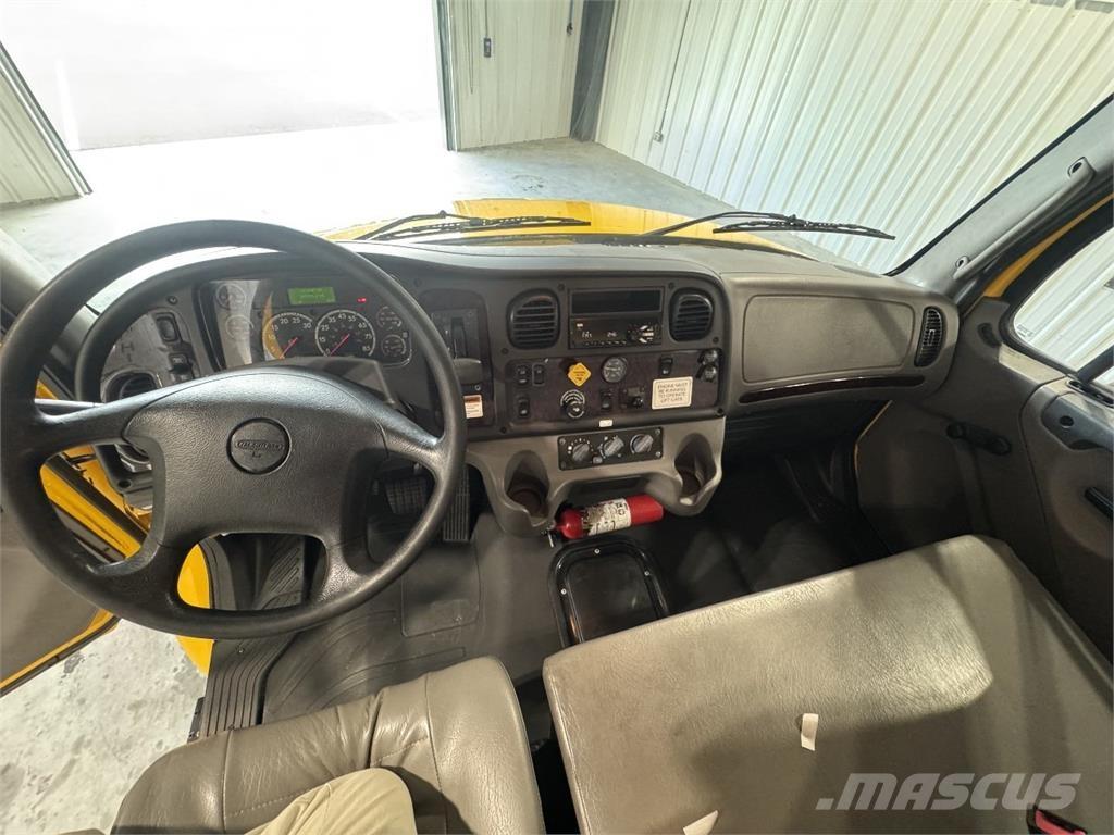 Freightliner M2 Фургони