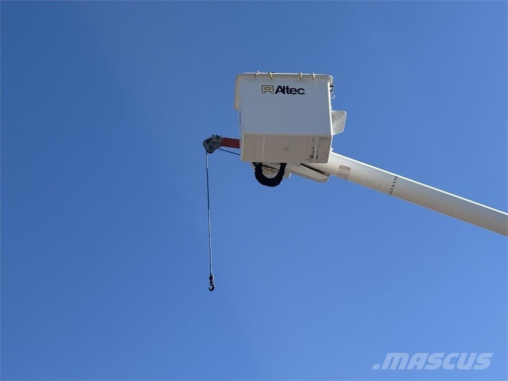 Freightliner M2 Автовишки на базі вантажівки